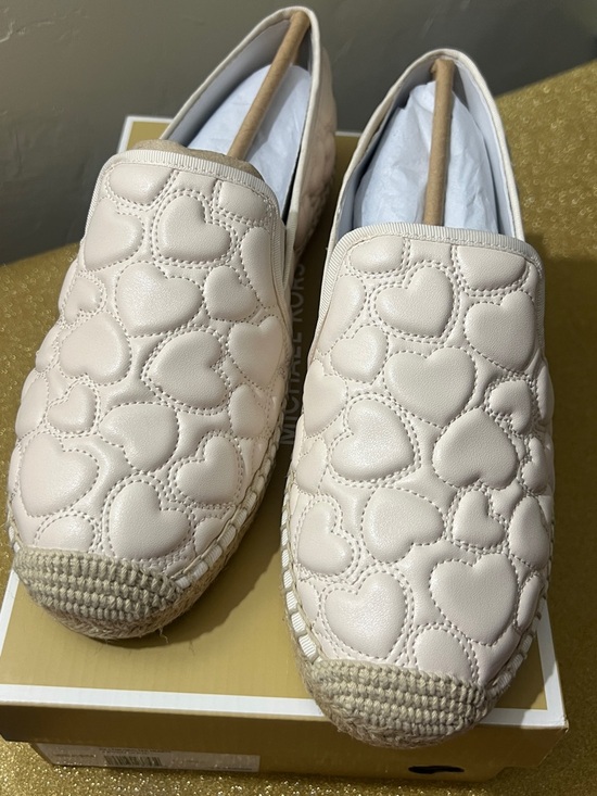 BNIB Michael Kors Hastings Heart Embroidered Espadrilles - Picture 3 of 14